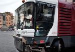 Pulizia e raccolta dei rifiuti potenziati in piazze, vie storiche e strade dello shopping