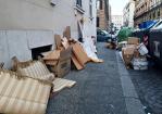 Rifiuti: rimosso intero mobilio scaricato abusivamente in strada vicino a Castel Sant’Angelo